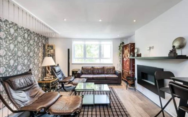 Prime Pimlico 3 Bedroom Flat With Roof Terrace