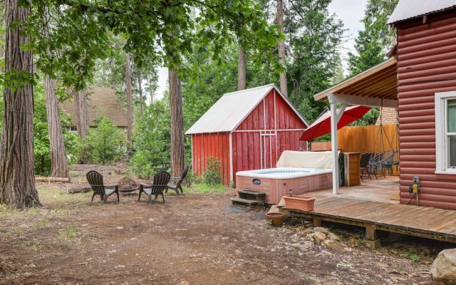 Cozy Twain Harte Cabin w/ Deck & Fire Pit!