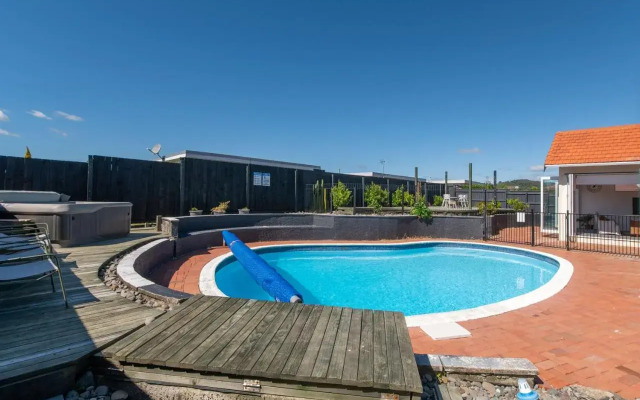 Central Paradise Lodge II spa & Swimming pool