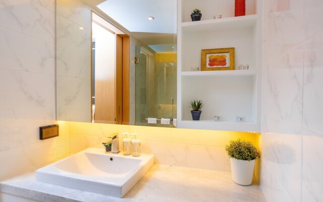 Aristo 2 Beach Front - by Holy Cow 213