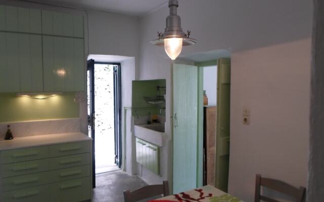 Hidesign Athens Traditional Stone house in Kea