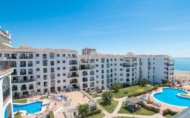 2066-Apt 2 bedrooms on beach, tenis, gym, pool