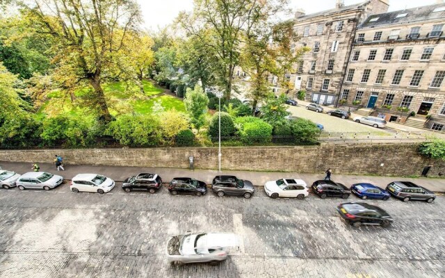 JOIVY Bright and Spacious 4-bedroom Apart in Stockbridge