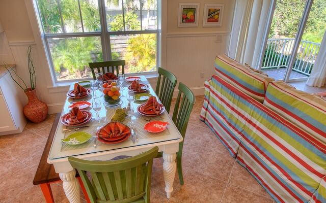 Hawaiian Hideaway Apartment 4