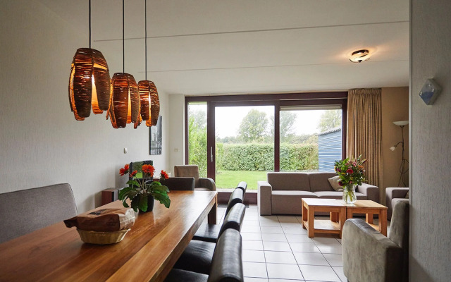 Coy Holiday Home With Large Garden