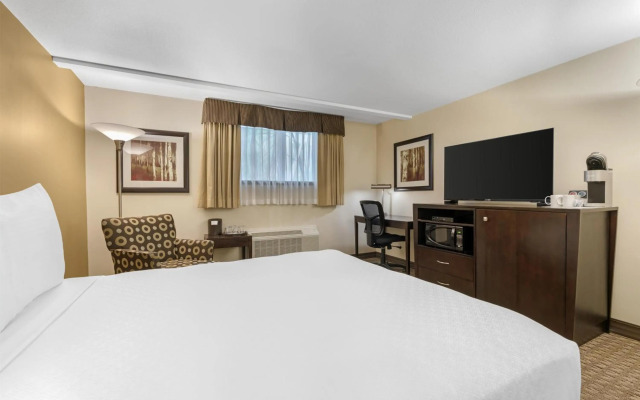 Best Western Plus Baker Street Inn