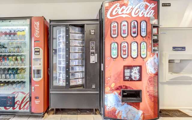 Motel 6 Roseburg, OR