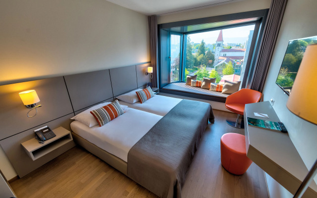 Lake Geneva Hotel