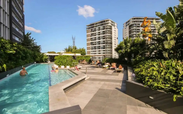 Modern 2 Bedroom Apartment In Fabulous Location