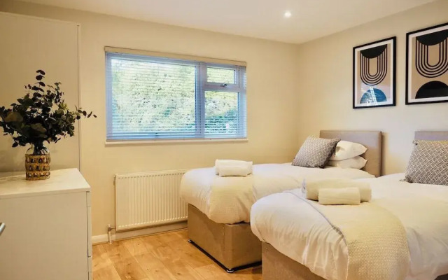 Farnborough 122 Park Road