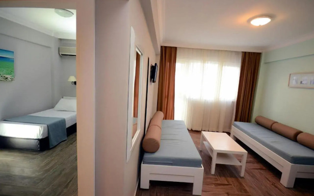 Two Seas Hotel