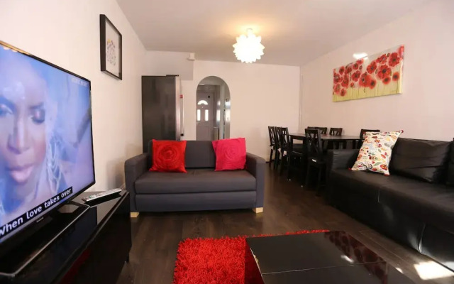 Beautiful 3 Beds House - Thamesmead