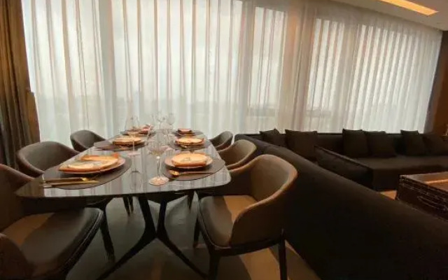 Grand Emporium Rezen ESA Apartment