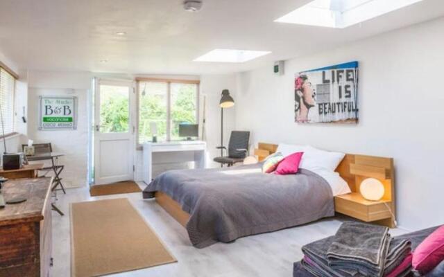 The Studio Christchurch B&B Luxury Garden Room