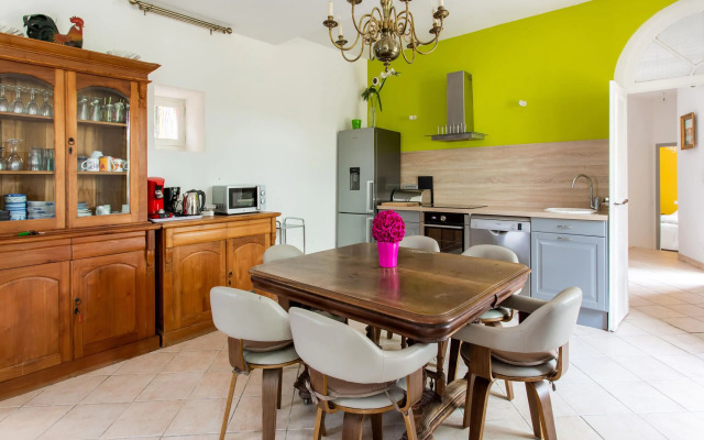 Tranquil holiday home in Cébazan with private pool