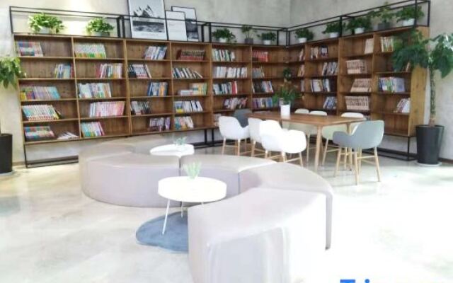 Yunzhu Executive Apartment (Zhengzhou People's Hospital Metro Station)