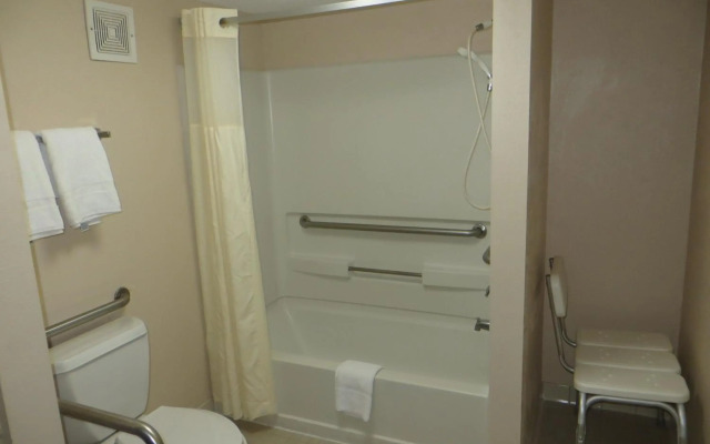 Travelodge by Wyndham Knoxville East
