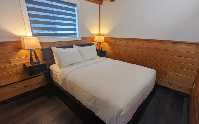 Halcyon Hot Springs Resort