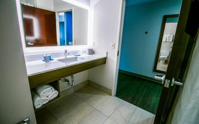 Holiday Inn Express Hotel & Suites, a Baton Rouge-Port Allen, an IHG Hotel