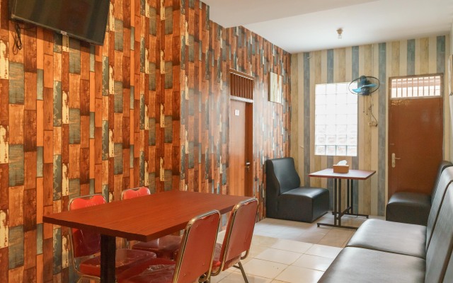 RedDoorz near City Walk Benhil