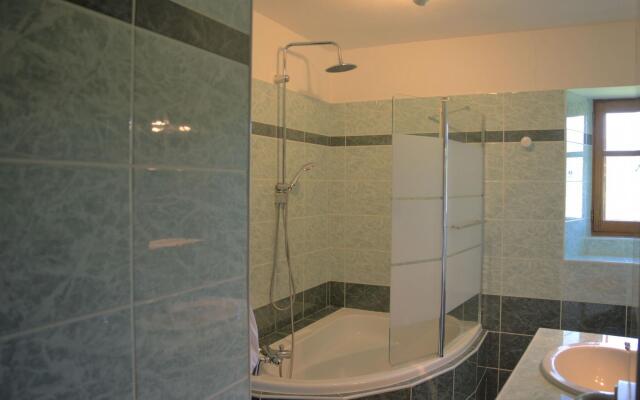 Restful Villa in Largentiere With Swimming Pool