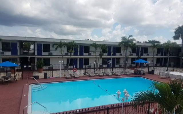 Days Inn by Wyndham St. Petersburg / Tampa Bay Area