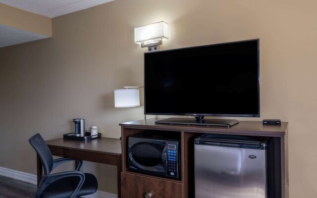 Super 8 Toronto East ON