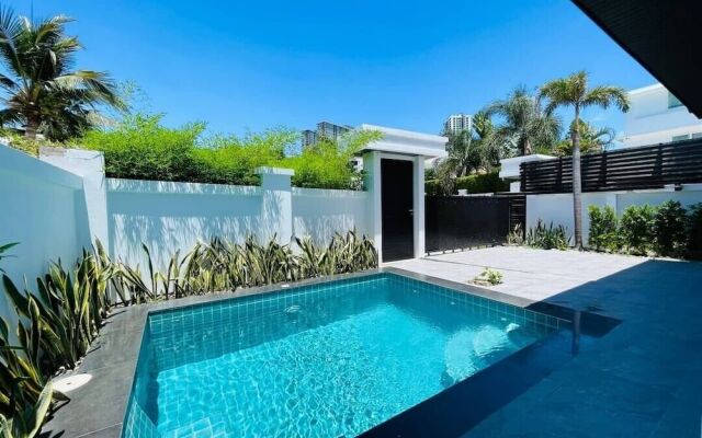 Palm Oasis Pool Villa by Pattaya Holiday