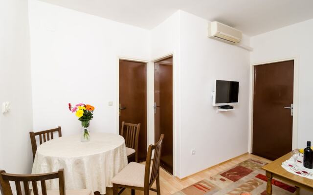 Apartment Amela