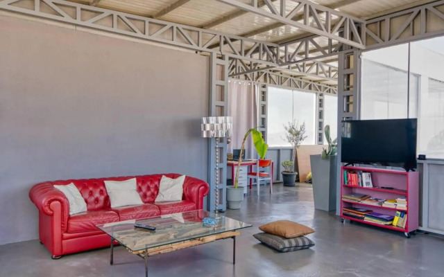 Pristine penthouse with Parthenon view by the pool