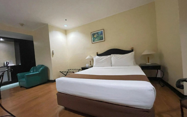 The Golden Peak Hotel & Suites powered by Cocotel