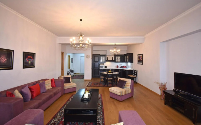 Aram street, 2 bedrooms Beautiful and Spacious apartment DI486