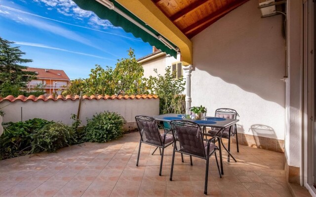 Lovely Apartment with Covered Terrace & Hot Tub