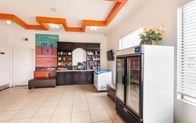 Motel 6 San Antonio, TX - Fiesta Trails
