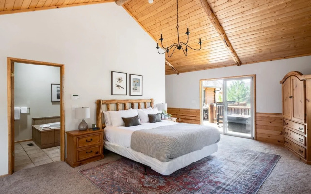 Golden Oak Rd - Moonridge