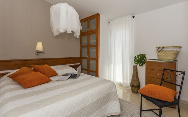 Villa Lola