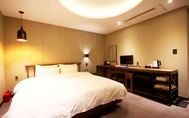 Mango Hotel