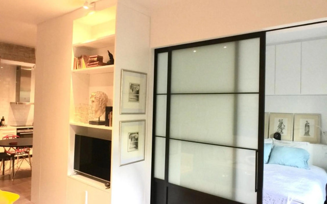 Vibrant Urban Chic Apartment