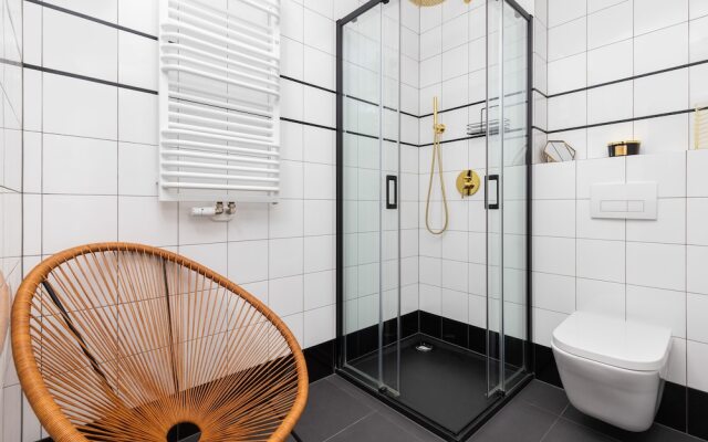 Green Apartment in Gdansk by Renters