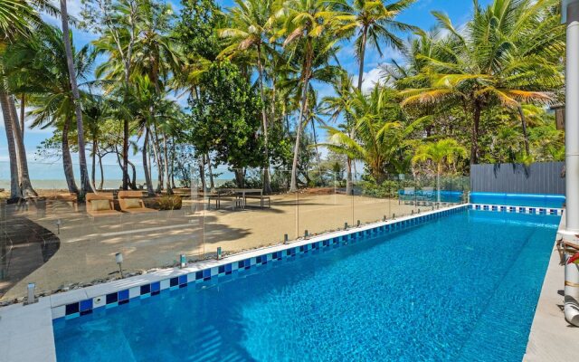 Tenterfield Beachfront Luxury 4 Bedroom Holiday Home