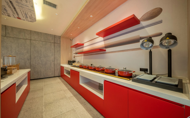 Ibis Hotel (Jinchang Guofang Plaza)