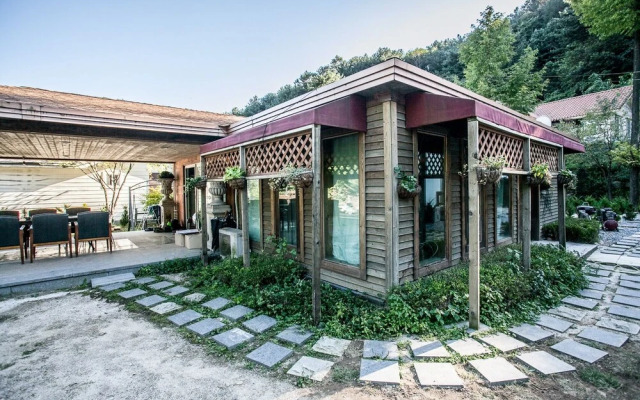 Hill & Falls House