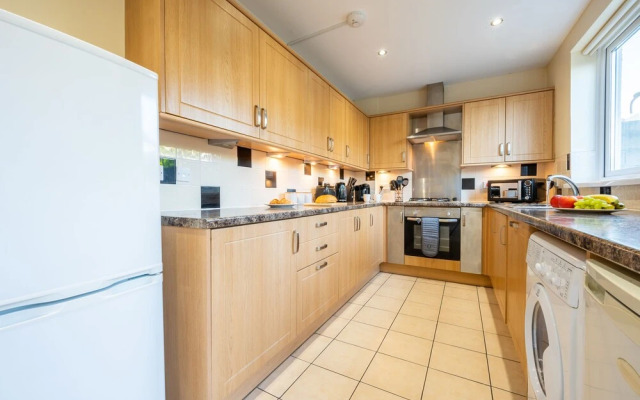 Fawr Place by  Tŷ SA