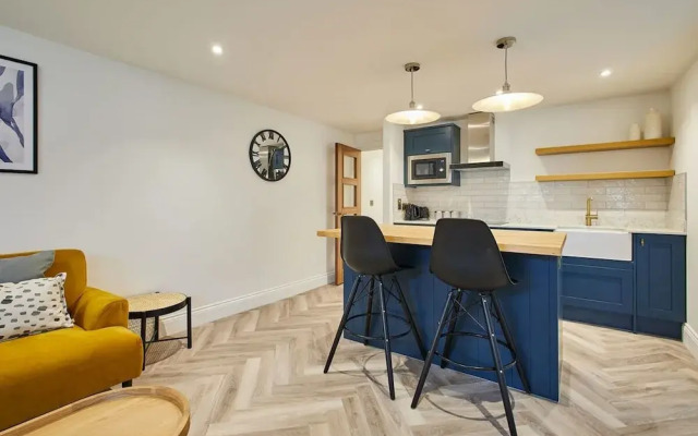 Host Stay Driftwood Apartment