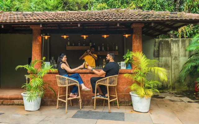 Locomo Boutique, Morjim - Stay Work Eat