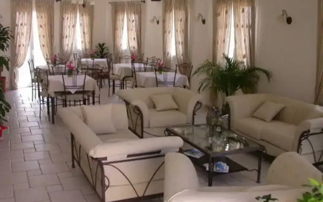 Ostria Hotel