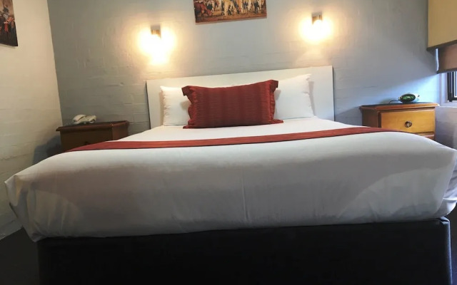 Nicholas Royal Motel