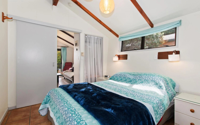The Cowshed Wairoro Park - Russell Holiday Home — hotel in Okiato