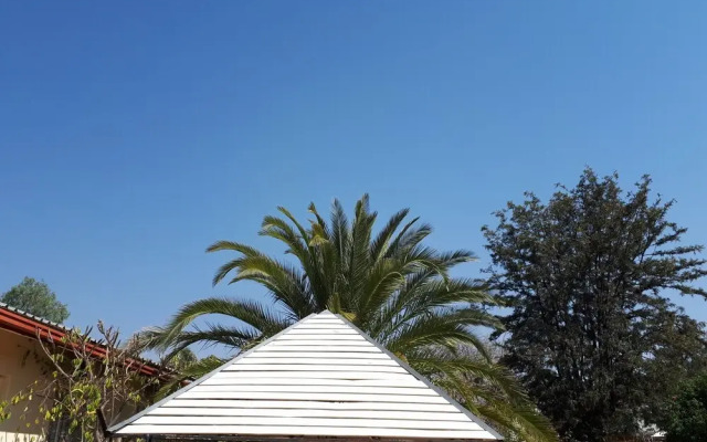 Paradise Hut Guesthouse