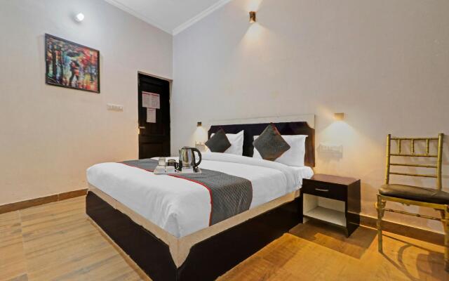 OYO Townhouse 880 Saffron Hotel  Banquet